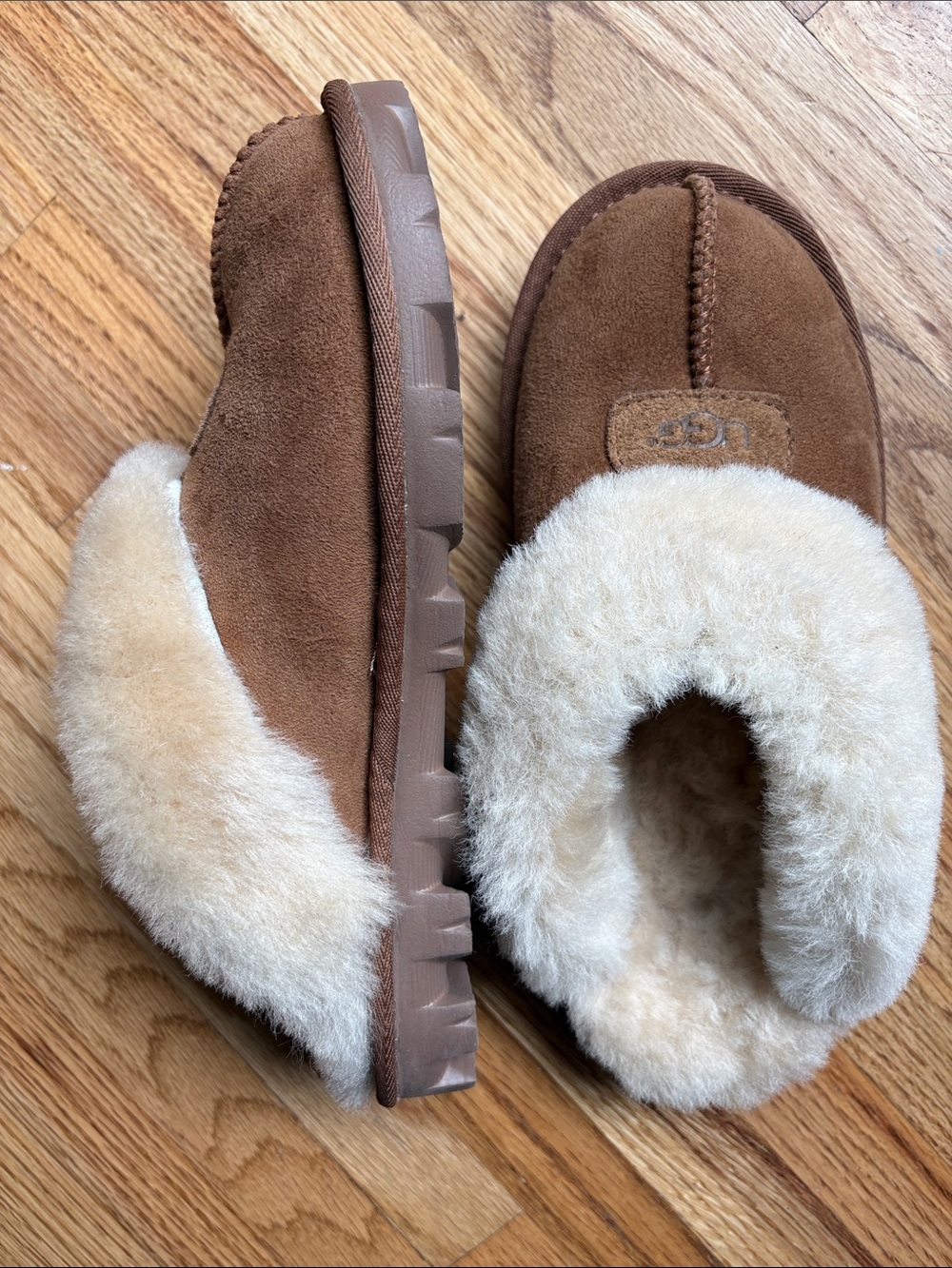 UGG size 5 Chestnut Suede Sheepskin Slippers with Cream Lining